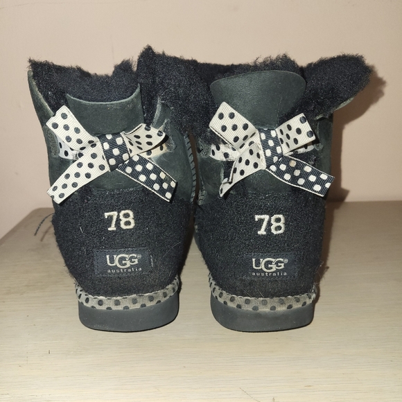 UGGS Black Suede Booties With Bows Size 9 - Picture 3 of 5